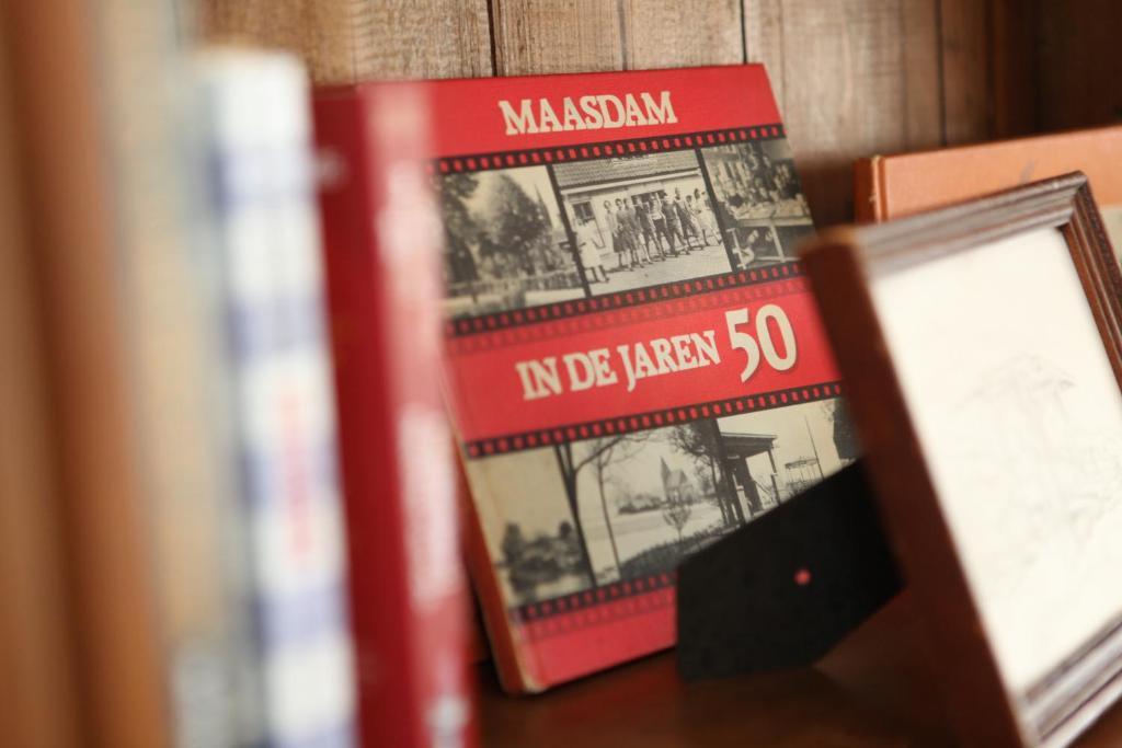 Hotel Restaurant De Hoogt Maasdam Eksteriør billede